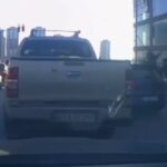 tartistiklari kisinin otomobiline sopa ve sandalyelerle zarar verdiler 9425431d645b