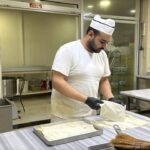 Tatlıcılarda ramazan mesaisi; iftar sofralarına baklava yetiştirmek için 12 saat çalışıyorlar 2 tatlicilarda ramazan mesaisi iftar sofralarina baklava yetistirmek icin 12 saat calisiyorlar 34d62dd627dc