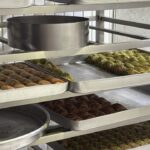 Tatlıcılarda ramazan mesaisi; iftar sofralarına baklava yetiştirmek için 12 saat çalışıyorlar 9 tatlicilarda ramazan mesaisi iftar sofralarina baklava yetistirmek icin 12 saat calisiyorlar afd100813965