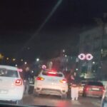 Trafikteki kavgada otomobilin üzerine çıkıp zarar verdi 1 trafikteki kavgada otomobilin uzerine cikip zarar verdi 01b08340c781