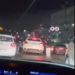Trafikteki kavgada otomobilin üzerine çıkıp zarar verdi 2 trafikteki kavgada otomobilin uzerine cikip zarar verdi 5c54e8b6bdb5