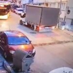 Yol vermek isterken kamyoneti ile kaza yaptı; o anlar kamerada 1 yol vermek isterken kamyoneti ile kaza yapti o anlar kamerada 2f36cd28a455